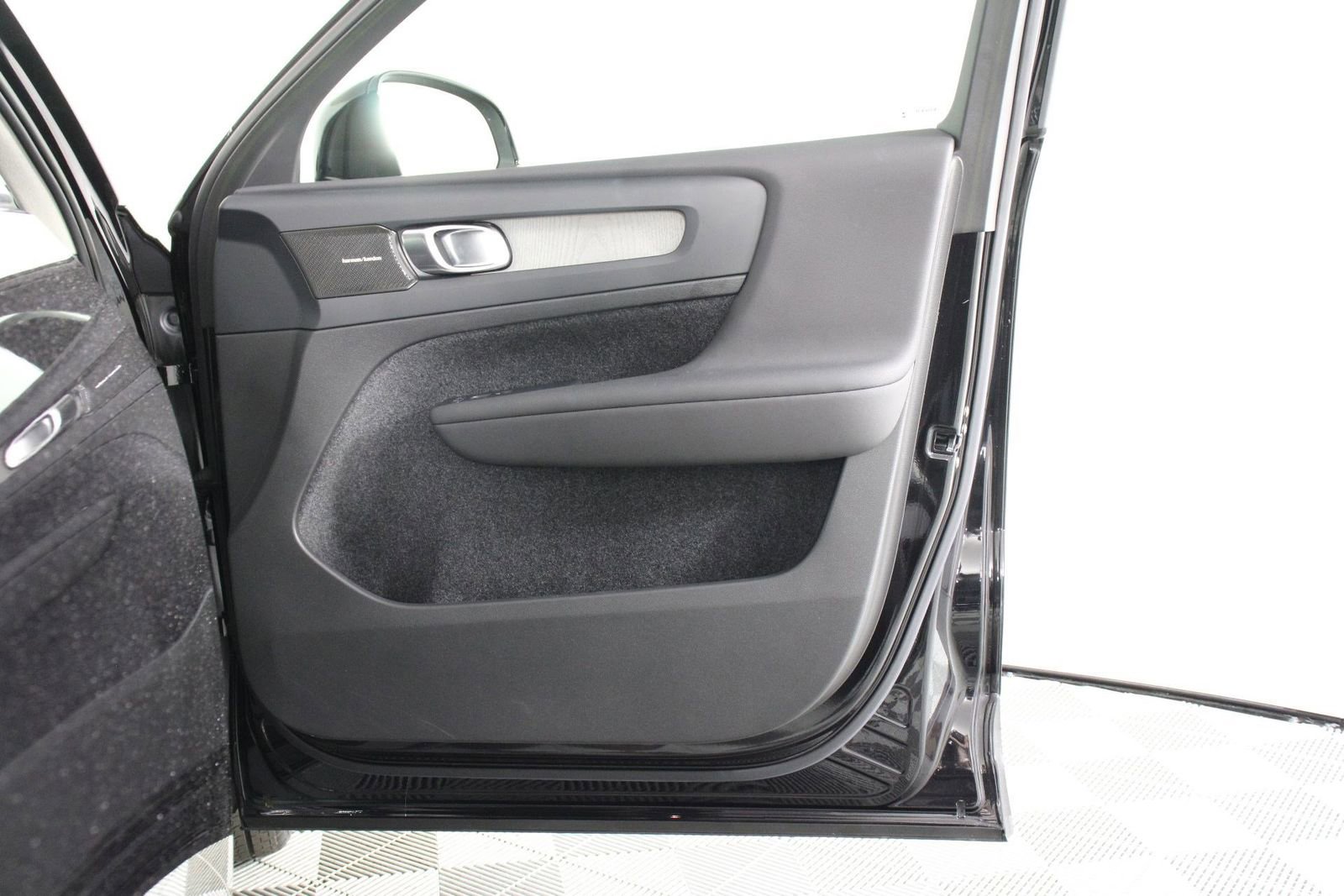 Used 2023 Volvo XC40 B5 Ultimate w/ Climate Package AWD/4WD image 21