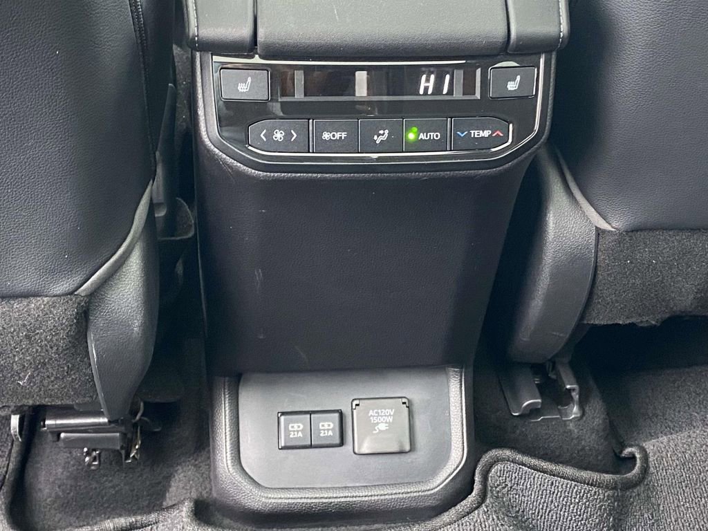 Used 2020 Toyota Highlander Platinum image 11