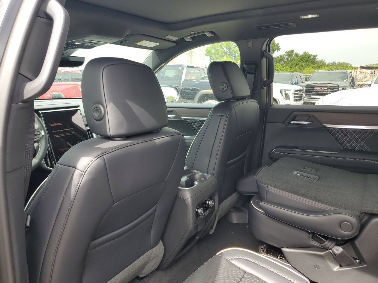 New 2026 GMC Acadia Denali w/ Super Cruise Package FWD image 10