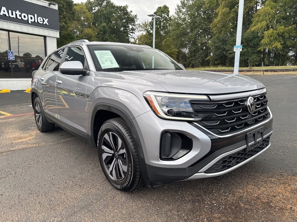 Used 2024 Volkswagen Atlas Cross Sport SE image 4