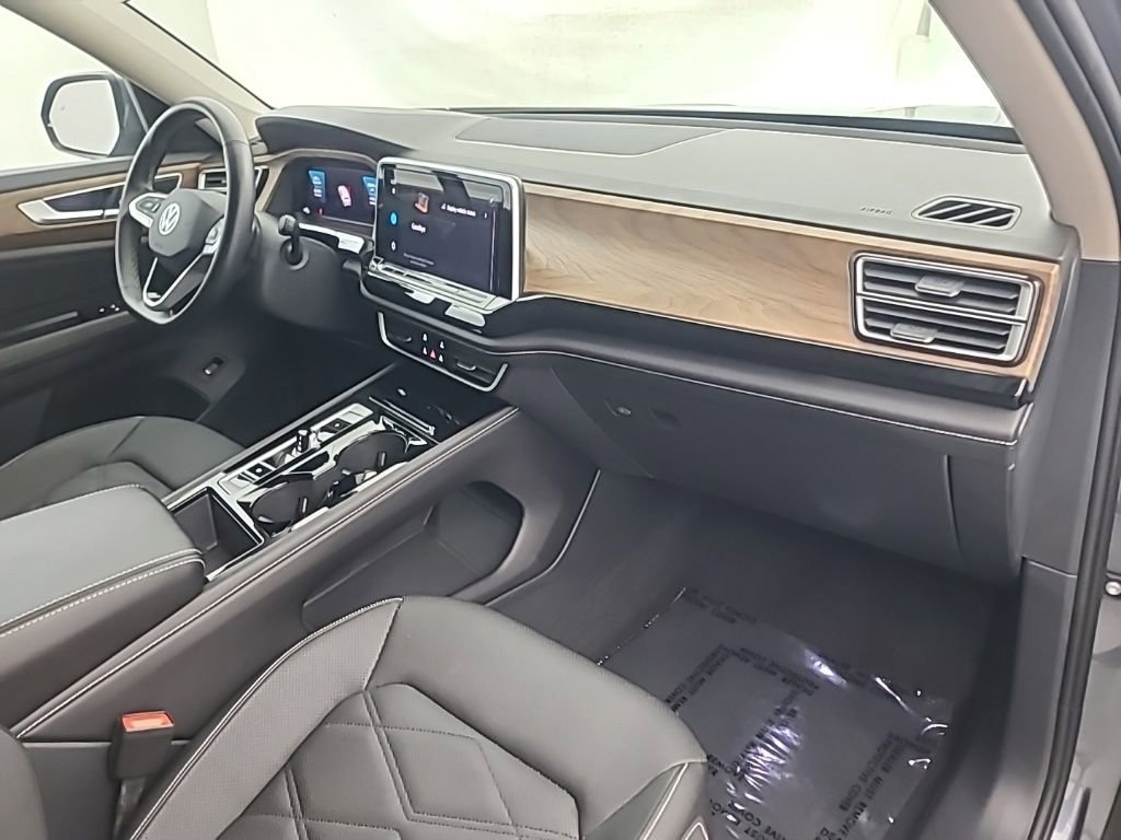 Used 2025 Volkswagen Atlas SE image 13
