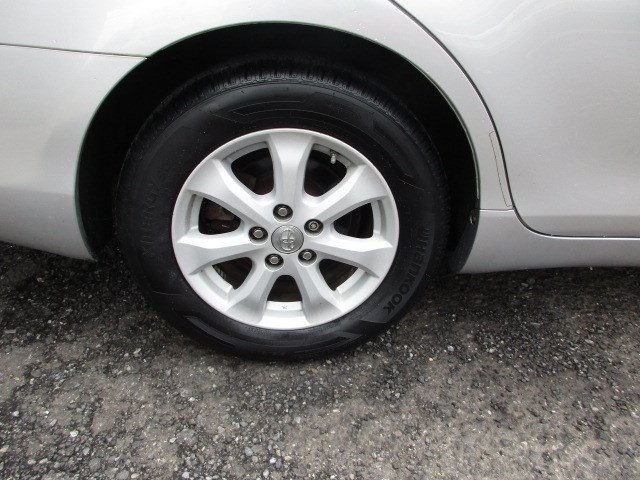Used 2010 Toyota Camry LE FWD image 11