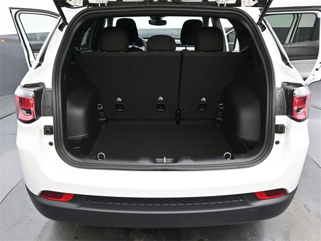 Used 2025 Jeep Compass Sport image 17