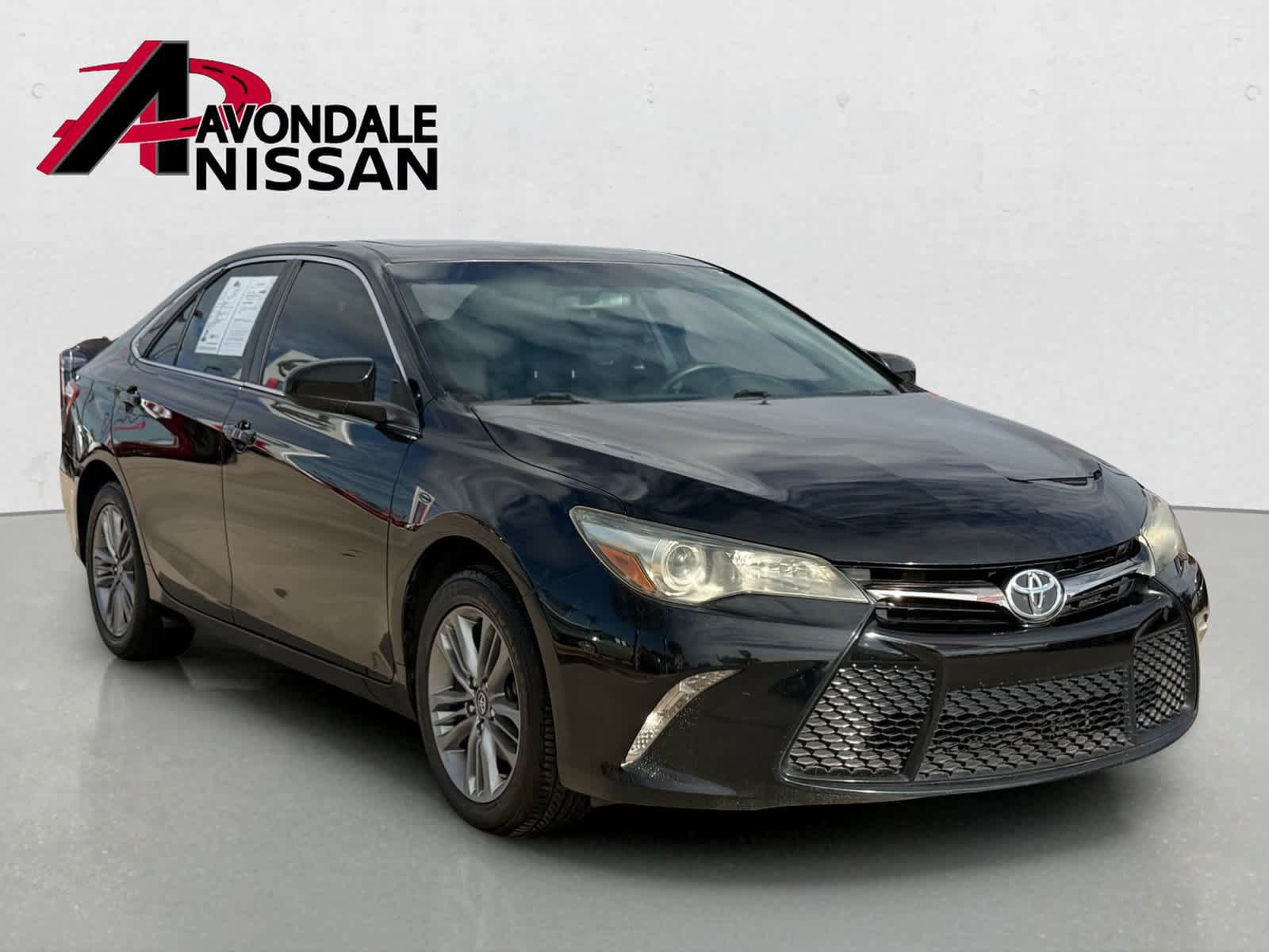 Used 2017 Toyota Camry SE w/ Moonroof Package FWD image 8