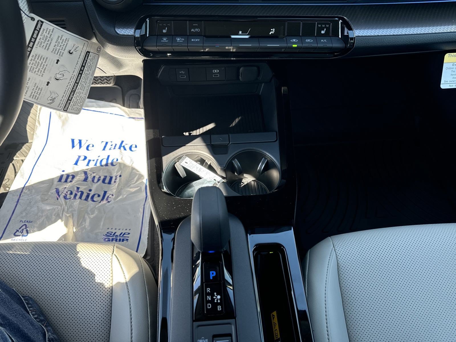 New 2024 Toyota Prius XLE FWD image 20