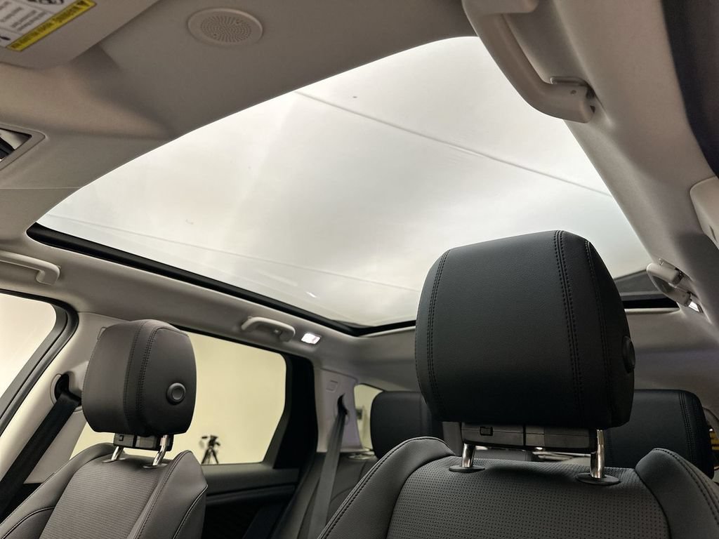 Certified 2025 Land Rover Discovery Sport S AWD/4WD image 9