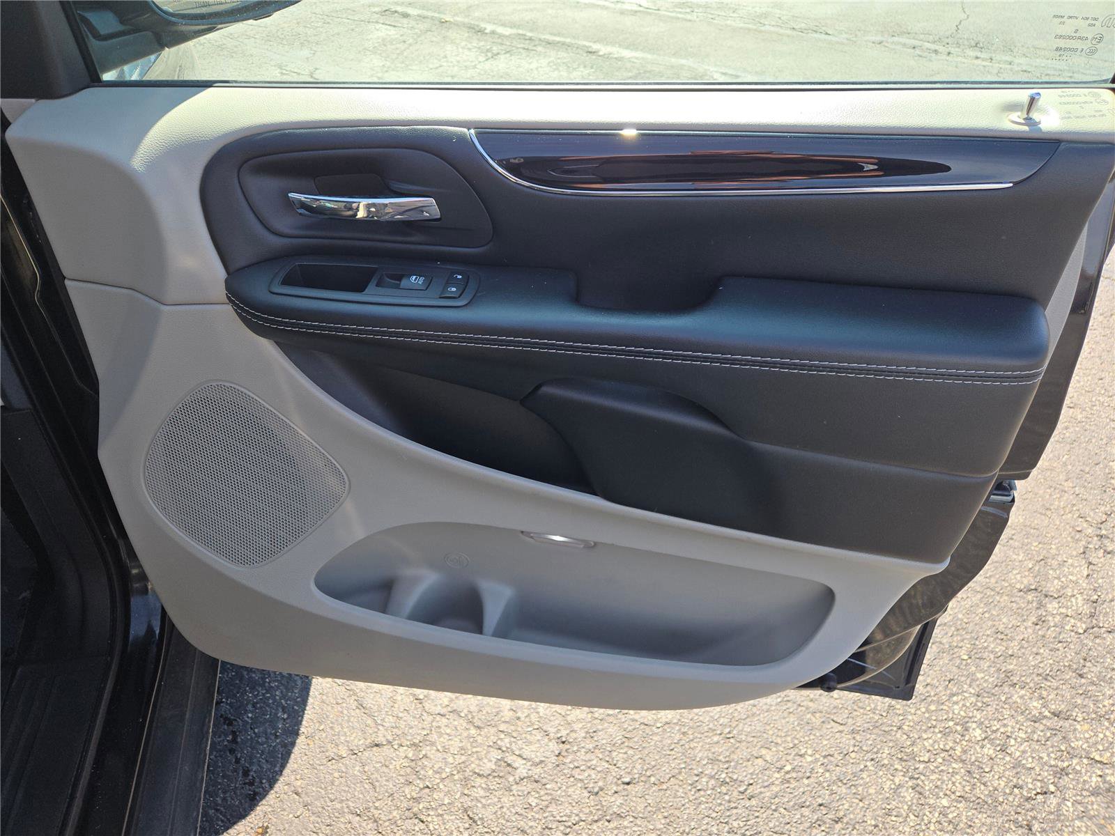 Certified 2019 Dodge Grand Caravan SXT image 7