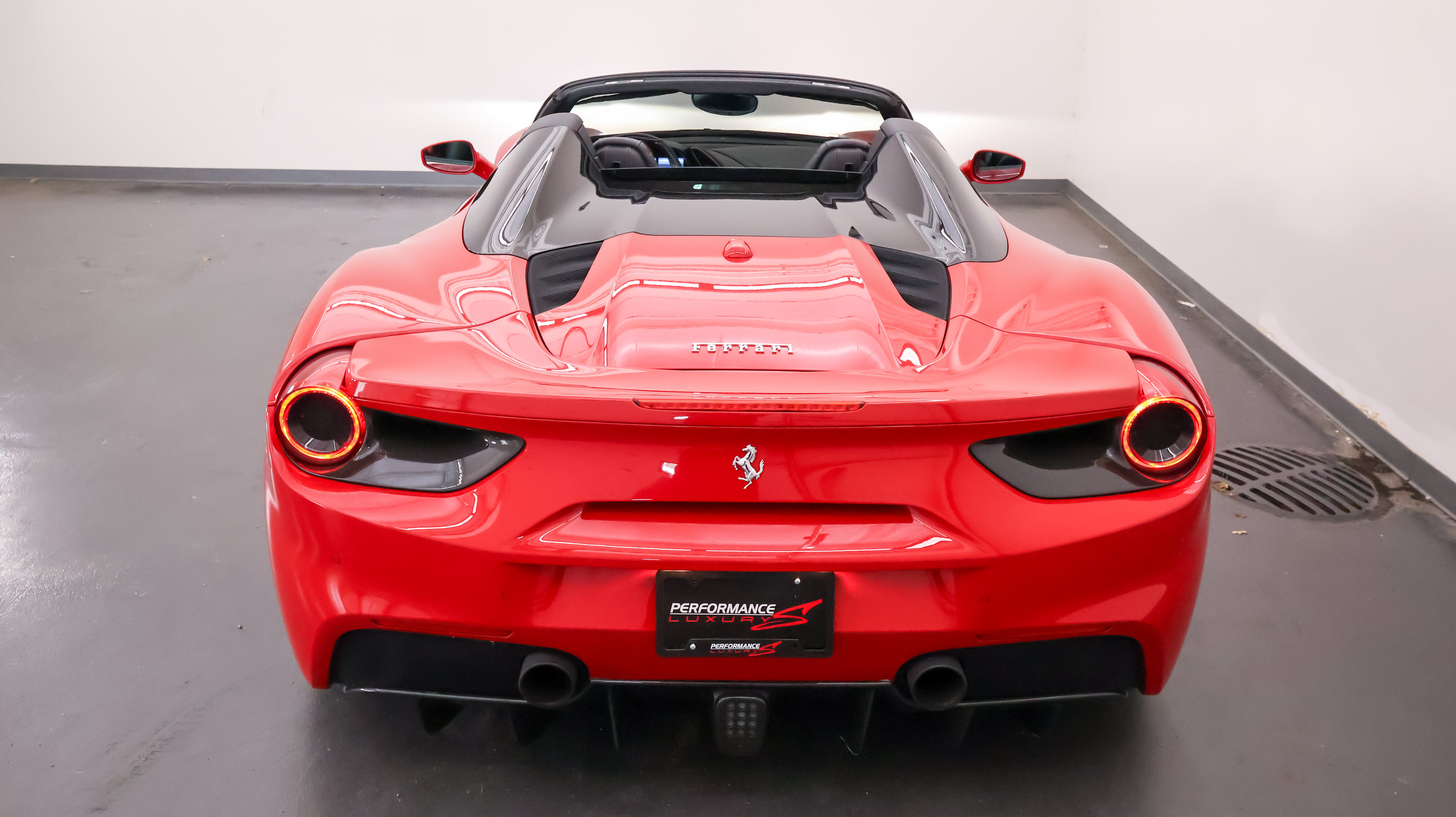 Used 2019 Ferrari 488 Spider RWD image 11