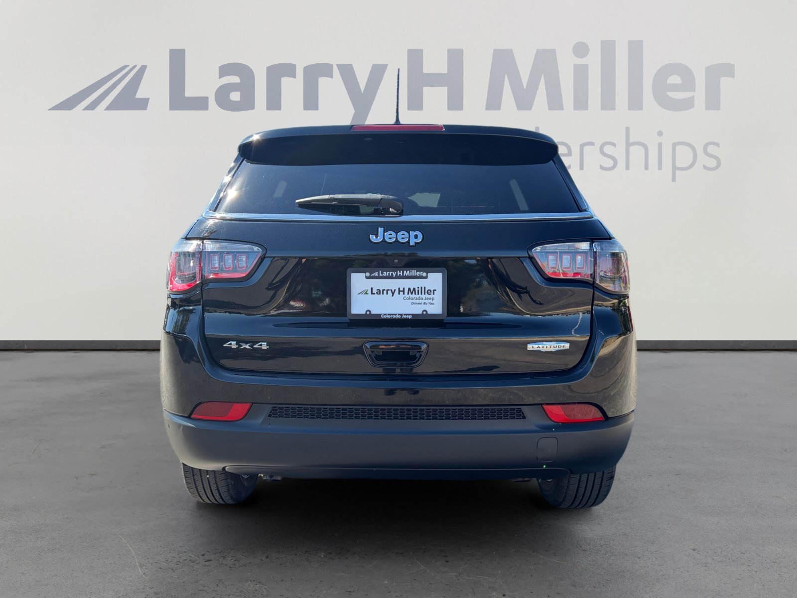 Used 2024 Jeep Compass Latitude AWD/4WD image 4