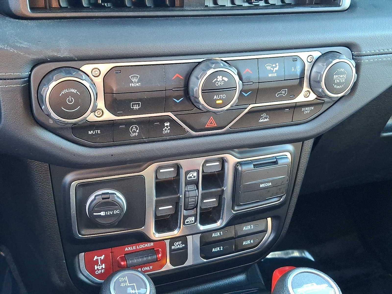 Used 2024 Jeep Gladiator Mojave image 15