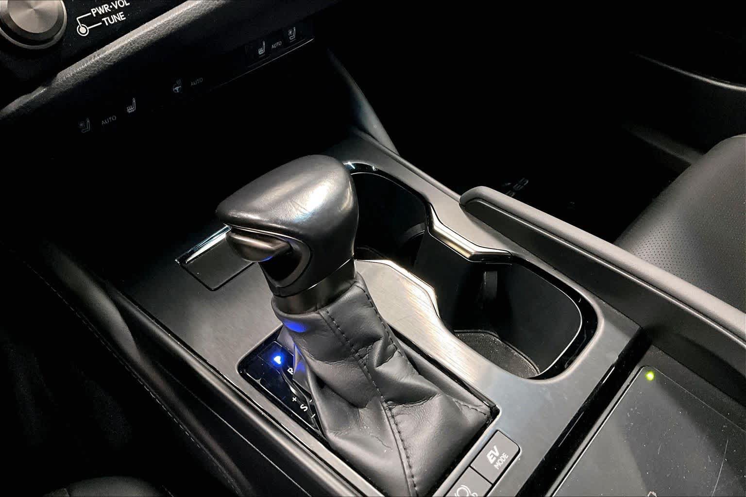 Used 2025 Lexus ES 300h w/ Premium Package FWD image 17