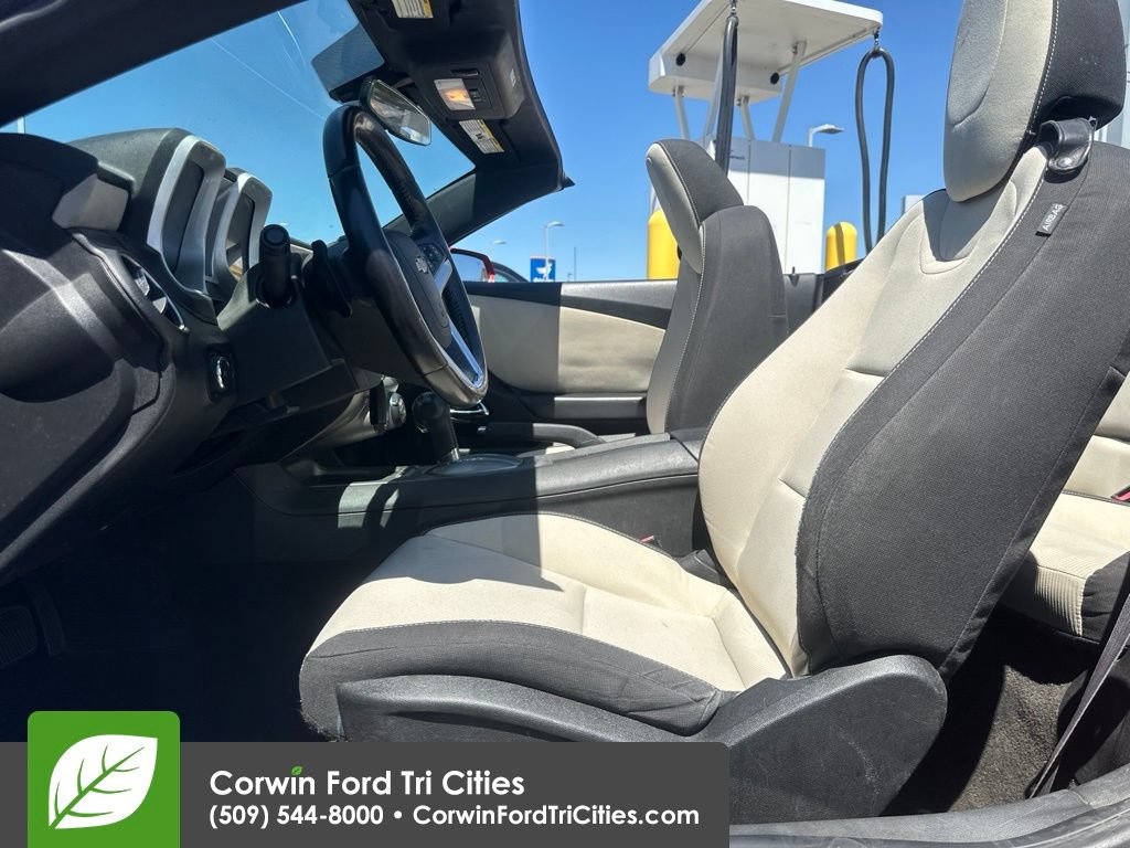 Used 2015 Chevrolet Camaro LT RWD image 5