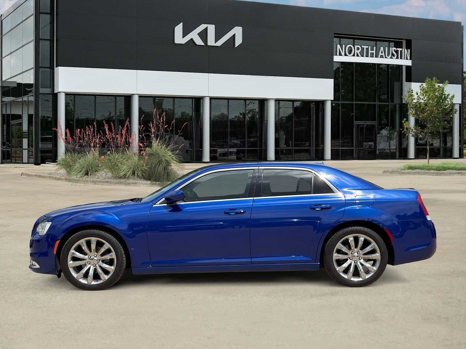 Used 2020 Chrysler 300 Touring L w/ Quick Order Package 2EF RWD image 4