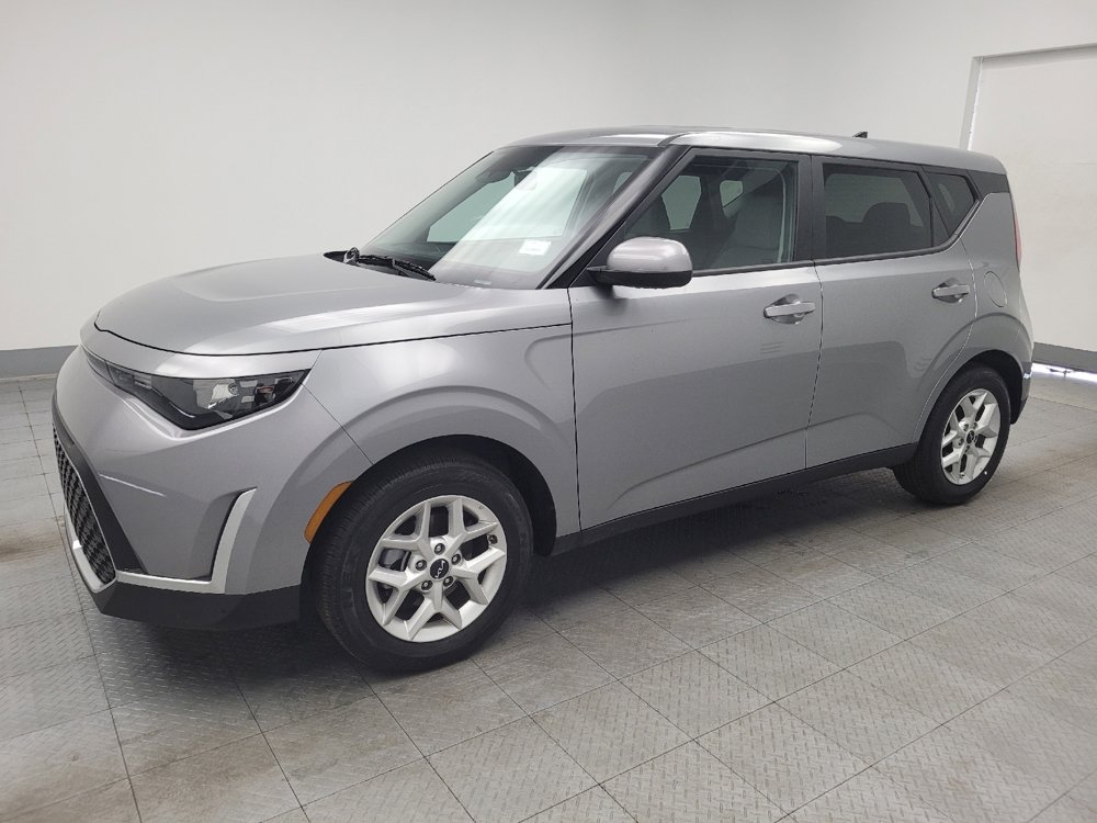 Used 2025 Kia Soul LX FWD image 2