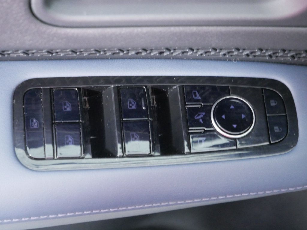 Used 2024 Nissan Ariya AWD image 21