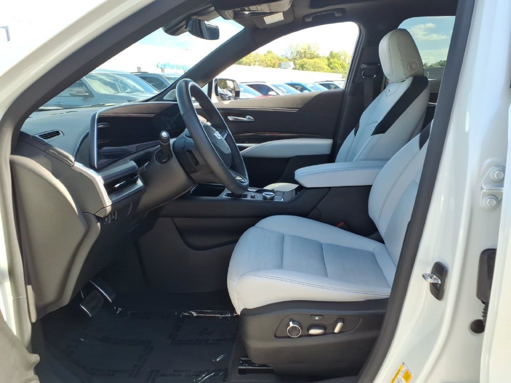 Used 2024 Cadillac XT4 Sport FWD image 11
