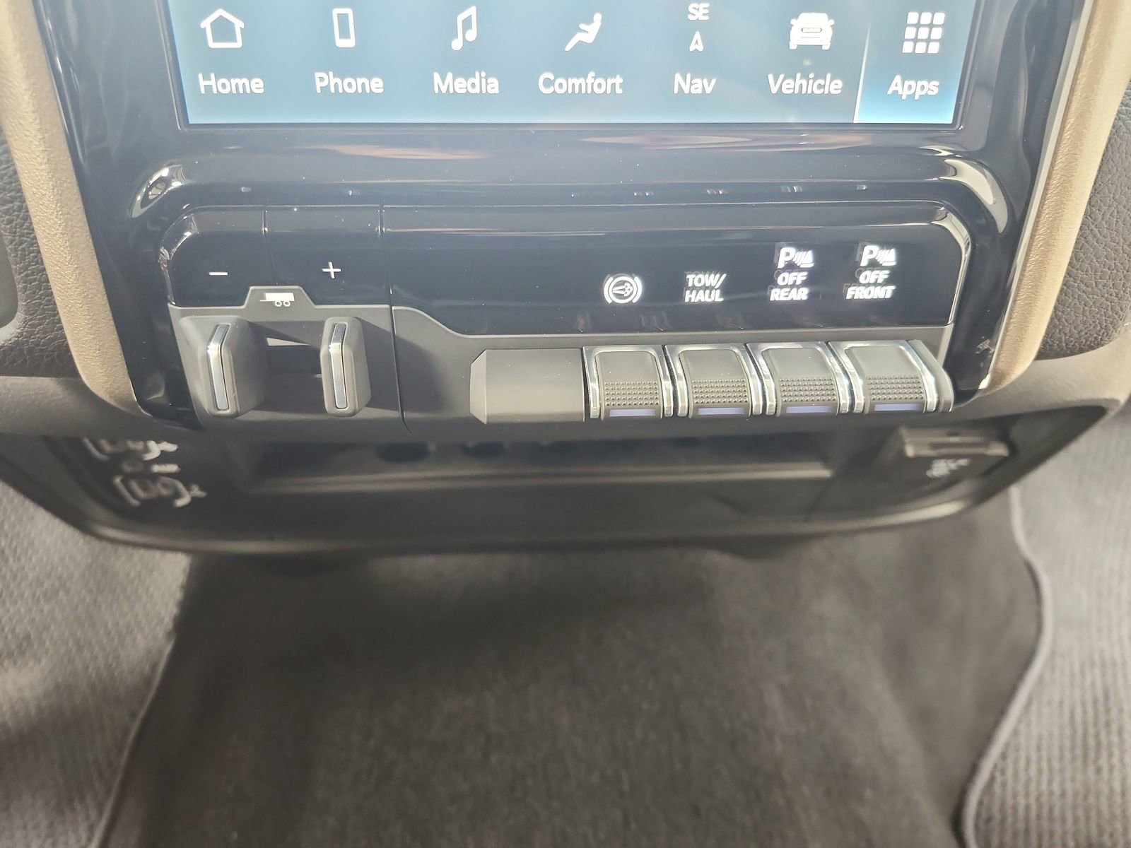 Used 2024 RAM 2500 Laramie AWD/4WD image 33