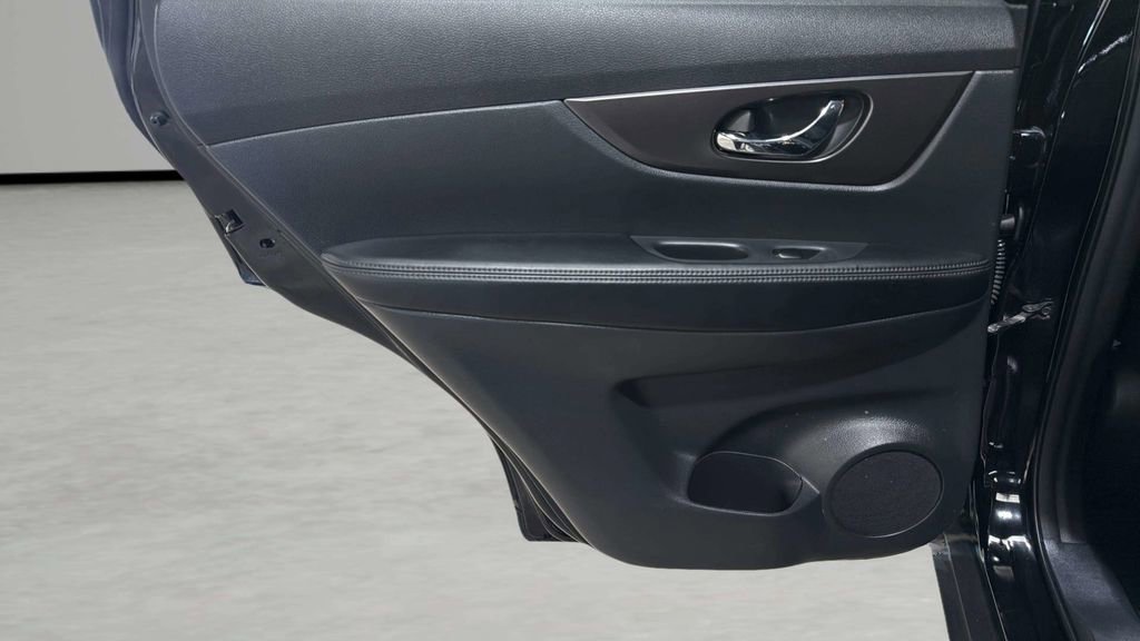 Used 2015 Nissan Rogue SV AWD/4WD image 15