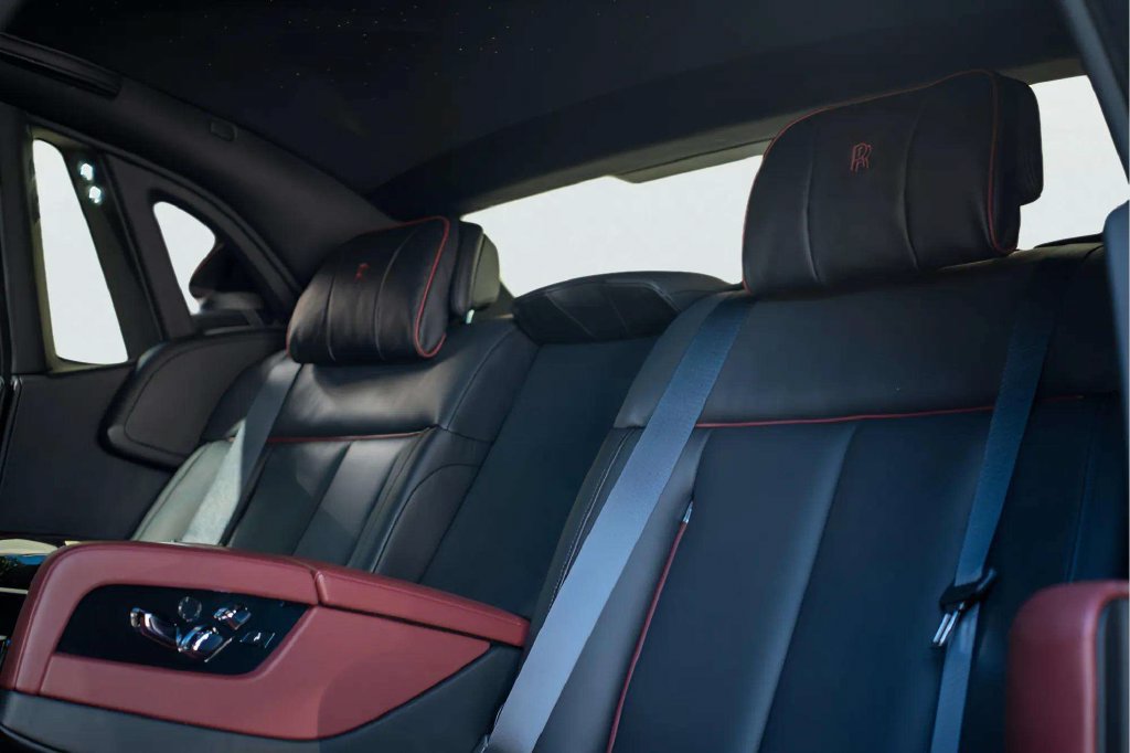 Used 2024 Rolls-Royce Phantom Sedan RWD image 5