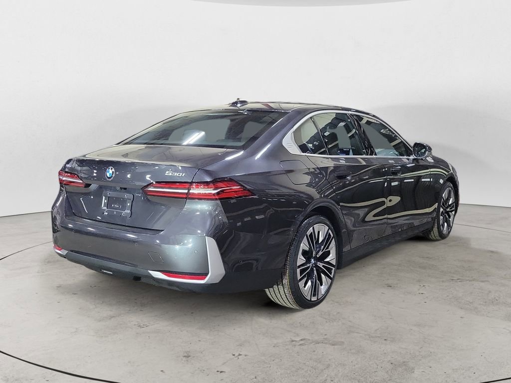Used 2024 BMW 530i xDrive w/ Premium Package image 5