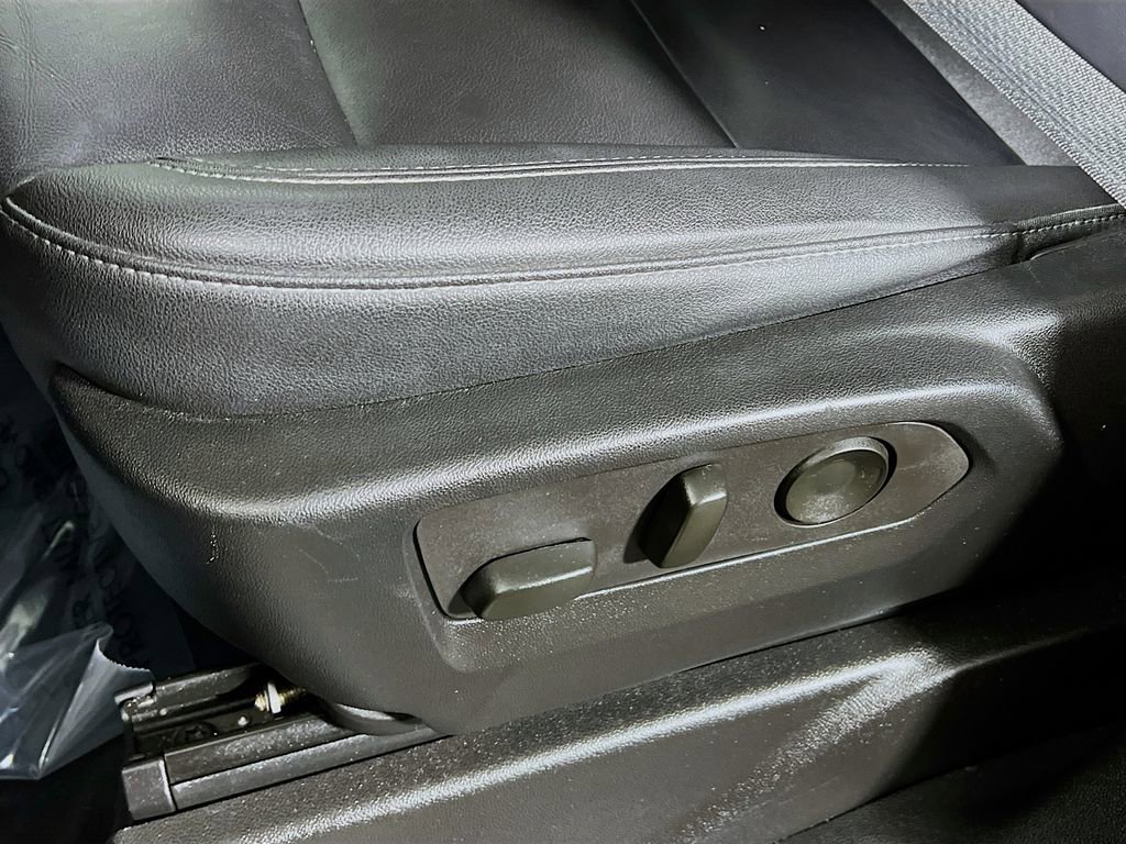 Used 2022 Chevrolet Suburban Z71 image 16