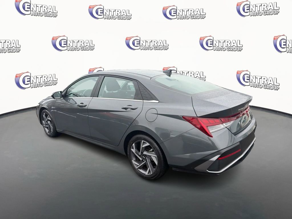 Certified 2025 Hyundai Elantra SEL image 7