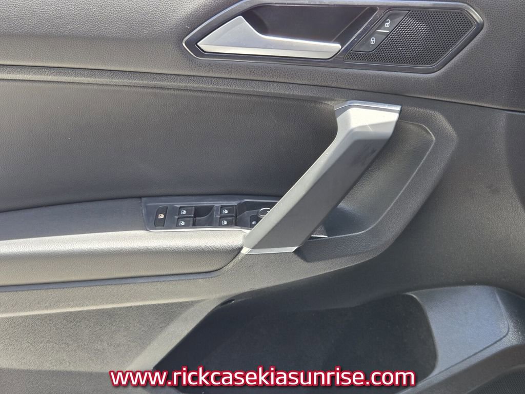 Used 2018 Volkswagen Tiguan SE FWD image 31