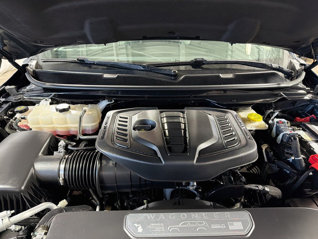 Used 2023 Jeep Wagoneer 4WD w/ Premium Group I image 34