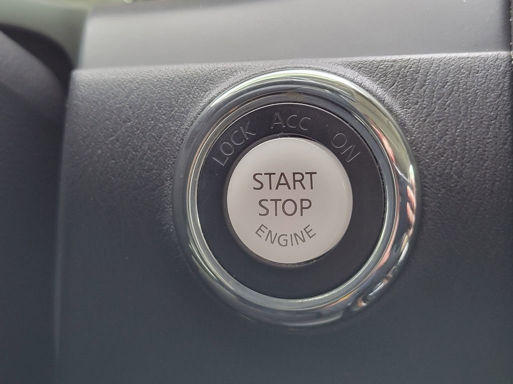 Used 2022 Nissan Armada SL w/ Captain's Chairs Package image 38