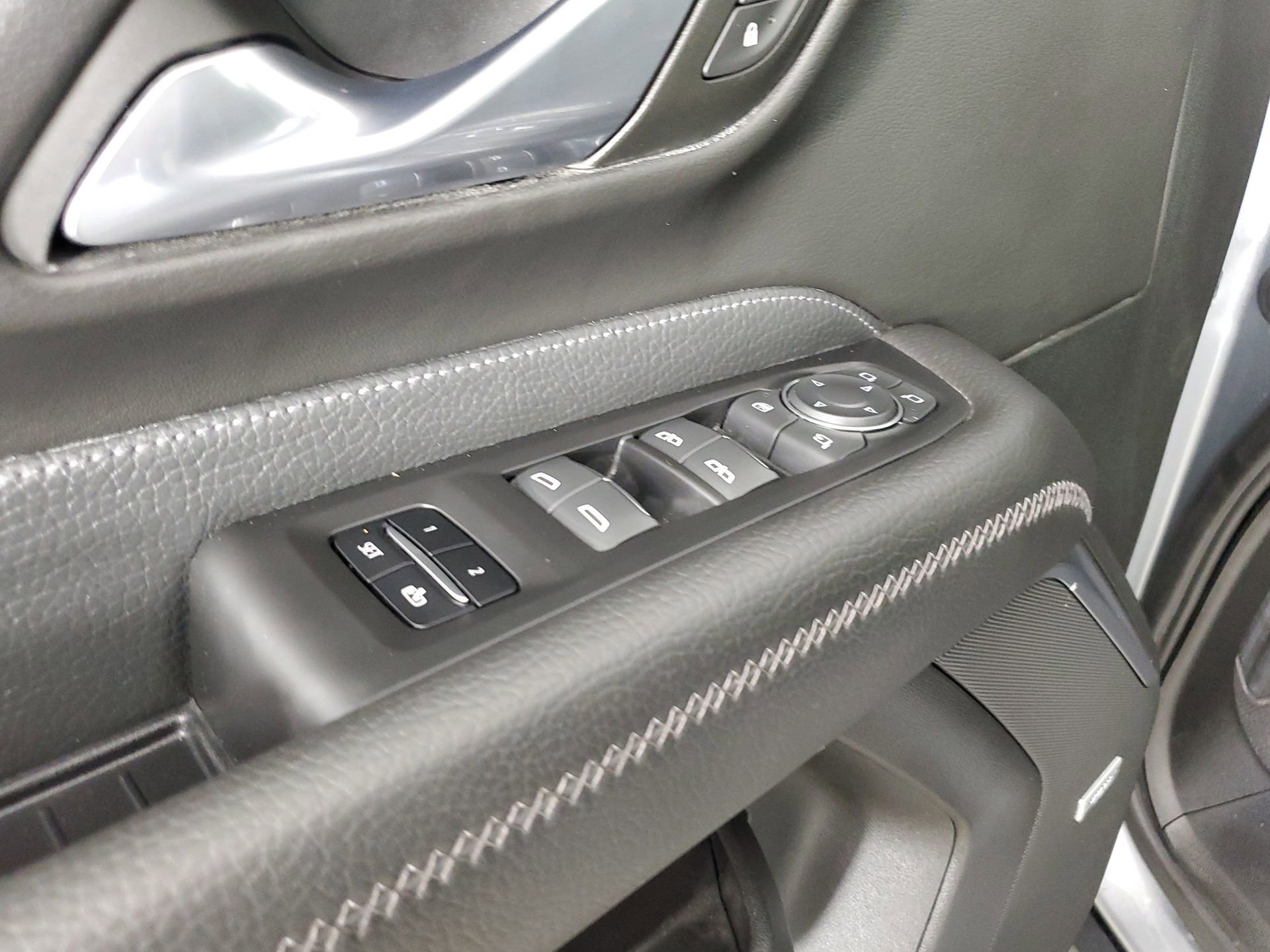 Used 2023 GMC Yukon Denali image 30