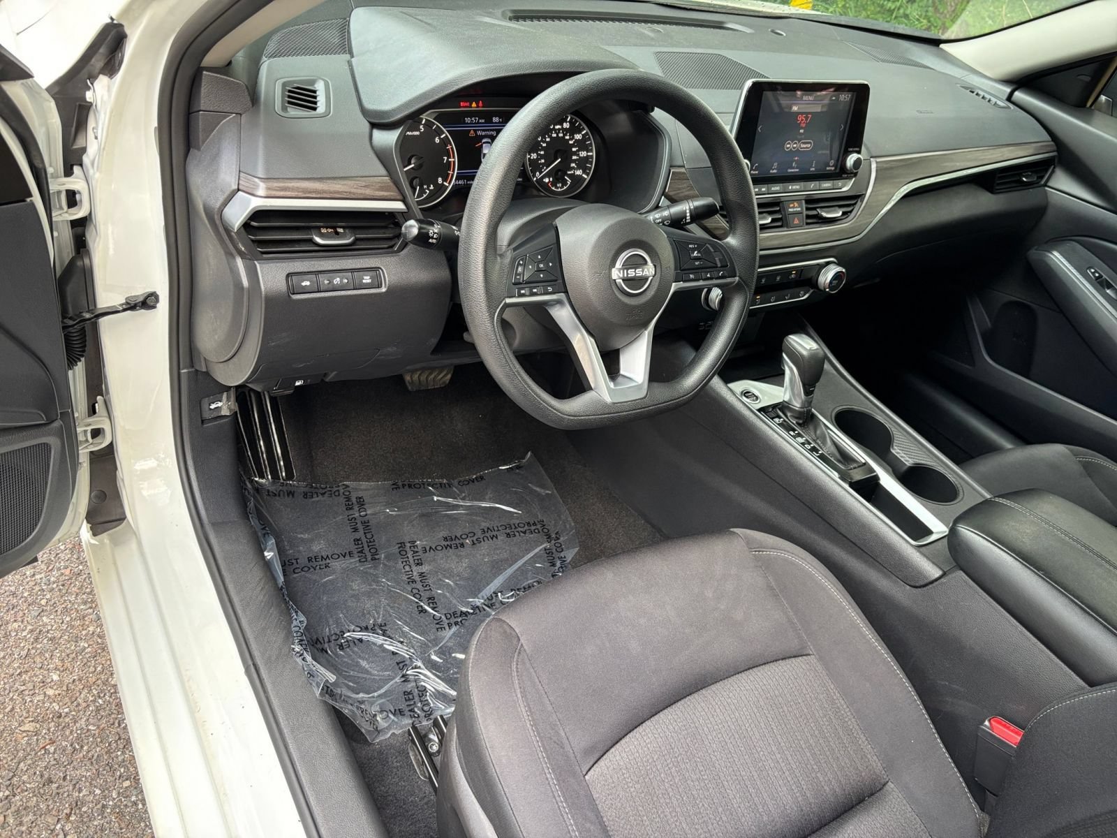 Used 2025 Nissan Altima 2.5 SV FWD image 26