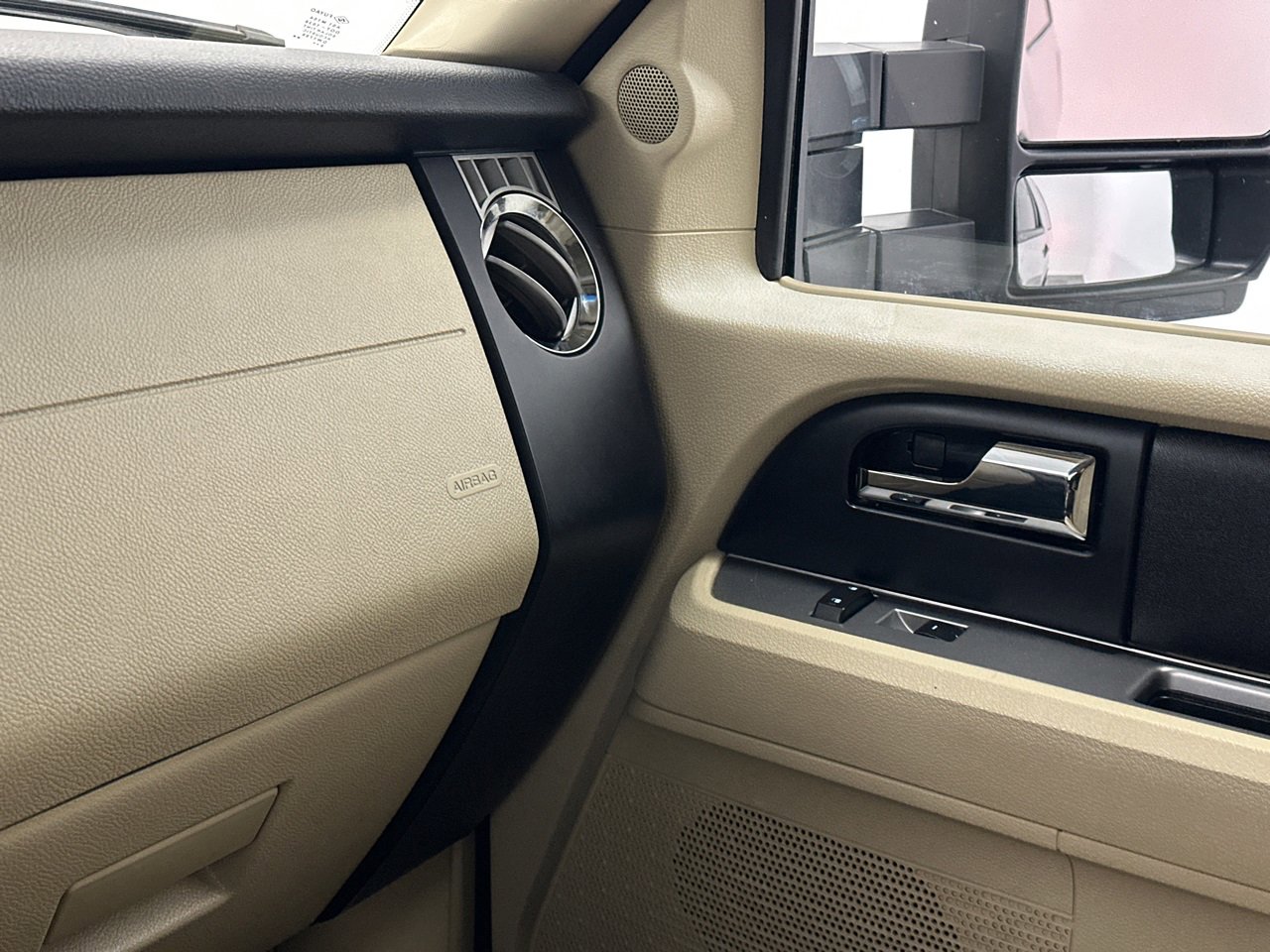 Used 2015 Ford Expedition XL image 29