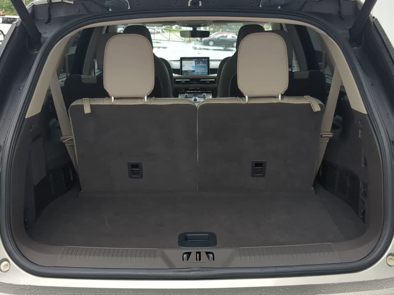 Used 2023 Lincoln Aviator Reserve w/ Equipment Group 201A RWD image 35