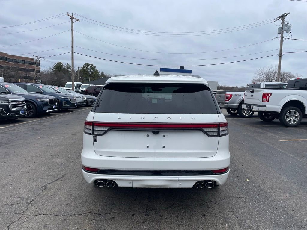 Used 2025 Lincoln Aviator AWD w/ Jet Appearance Package image 4