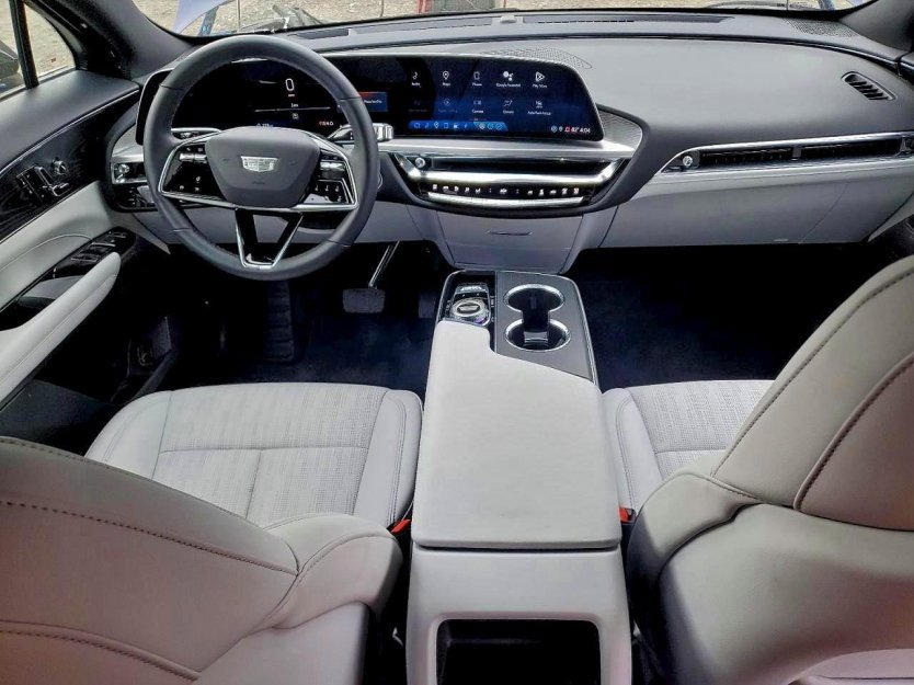 Used 2024 Cadillac Lyriq Luxury image 7