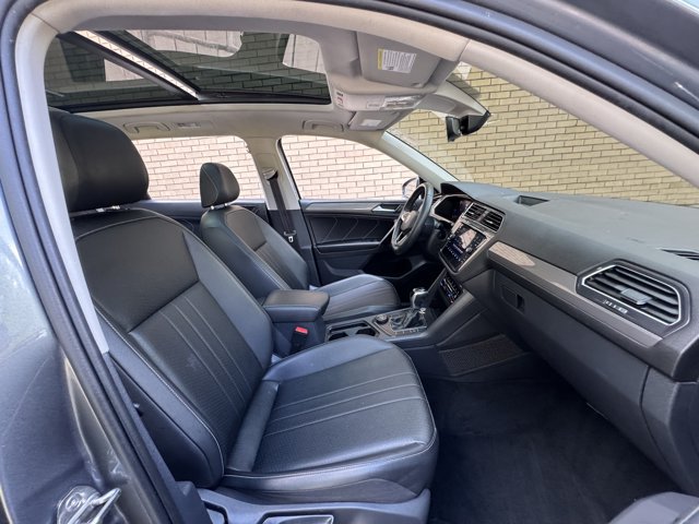 Used 2023 Volkswagen Tiguan SE w/ Panoramic Sunroof Package AWD/4WD image 6