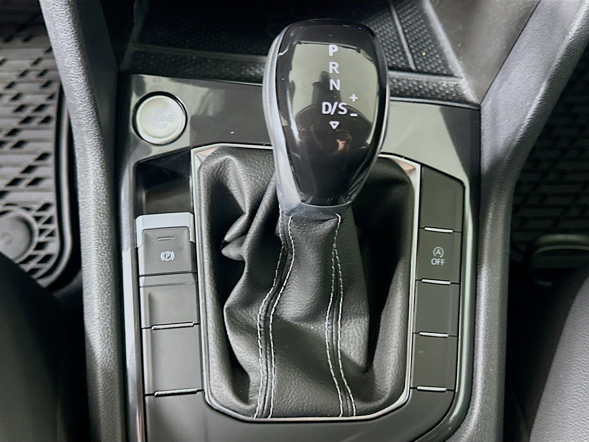 Used 2022 Volkswagen Tiguan SE image 24