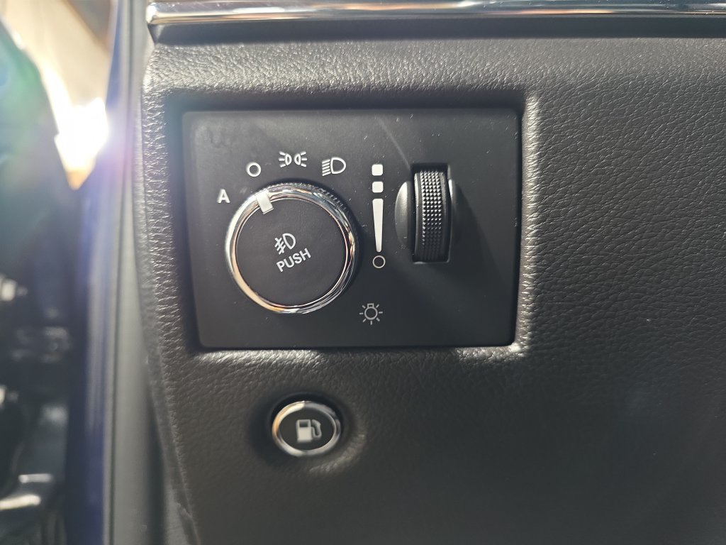 Used 2018 Jeep Grand Cherokee Limited AWD/4WD image 26