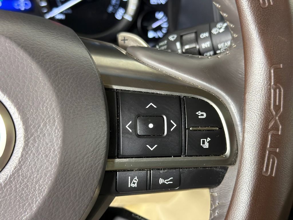 Used 2019 Lexus LX 570 4WD w/ Luxury Package image 29
