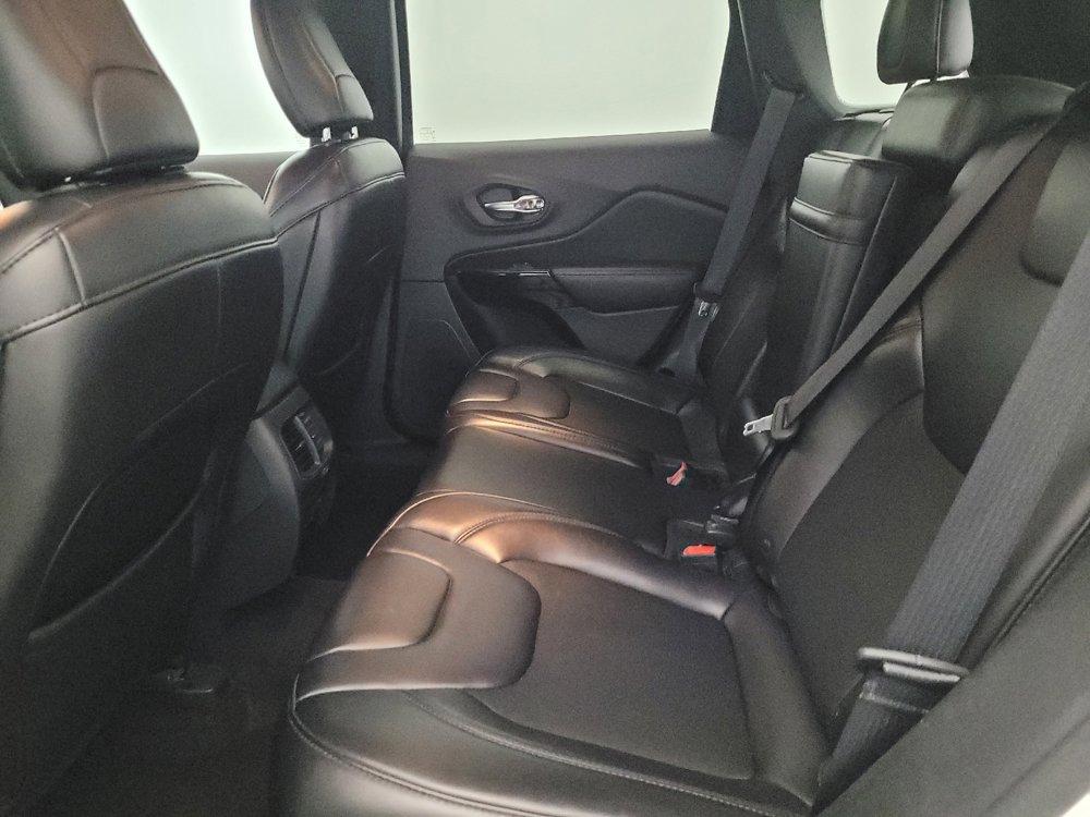 Used 2019 Jeep Cherokee Latitude Plus AWD/4WD image 18