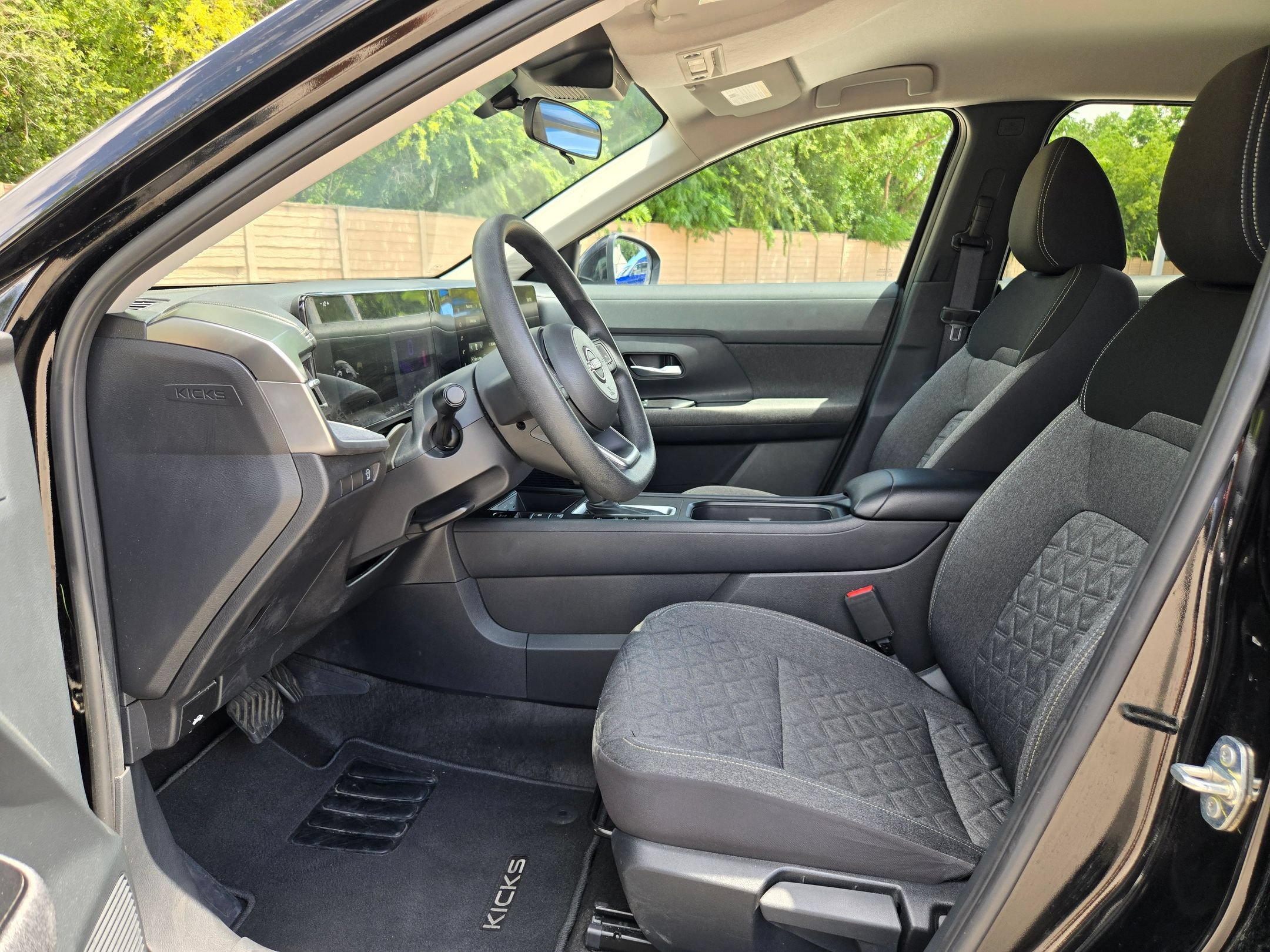 Used 2025 Nissan Kicks SV FWD image 9