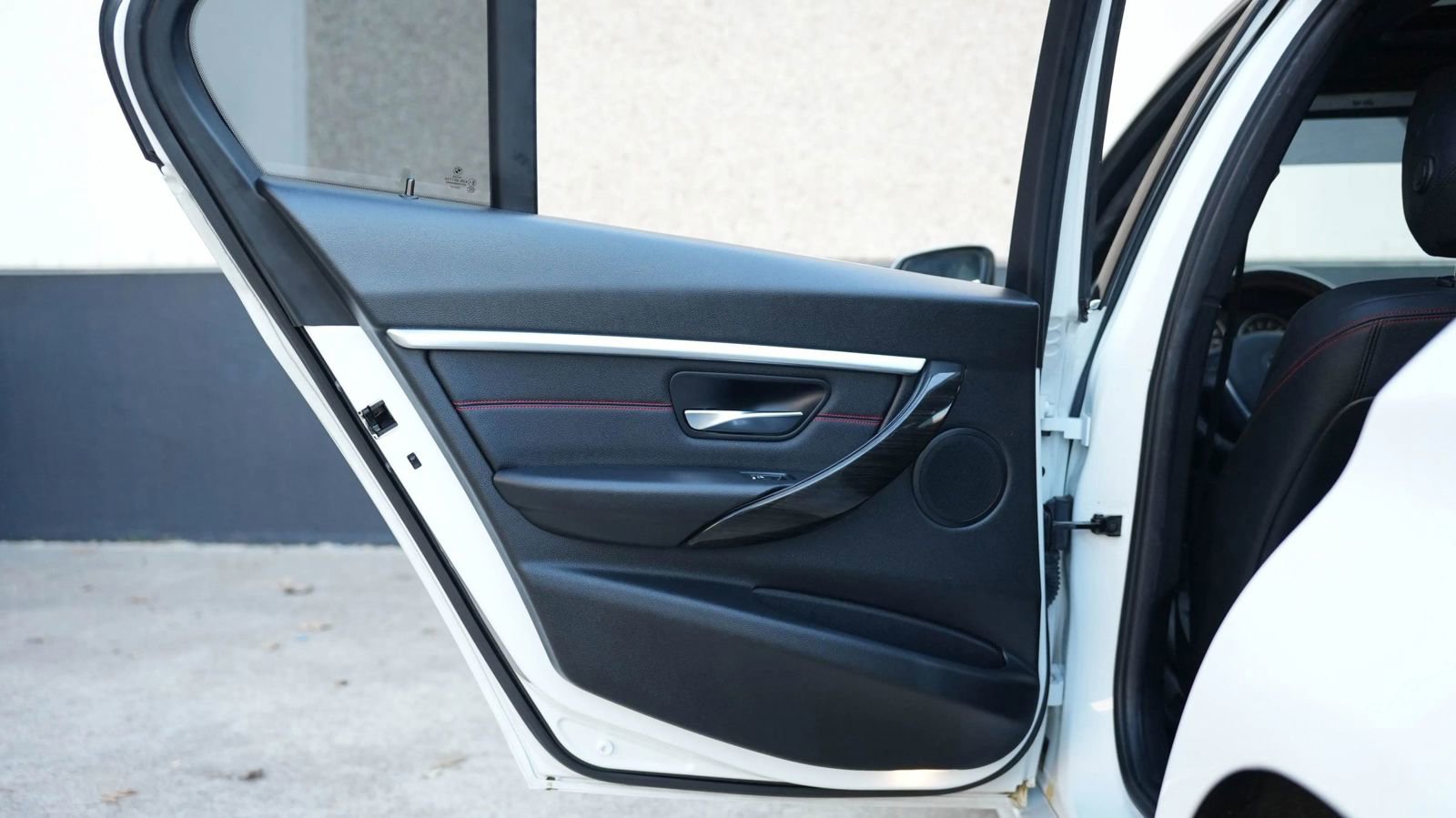 Used 2018 BMW 330i xDrive Sedan w/ Convenience Package image 25