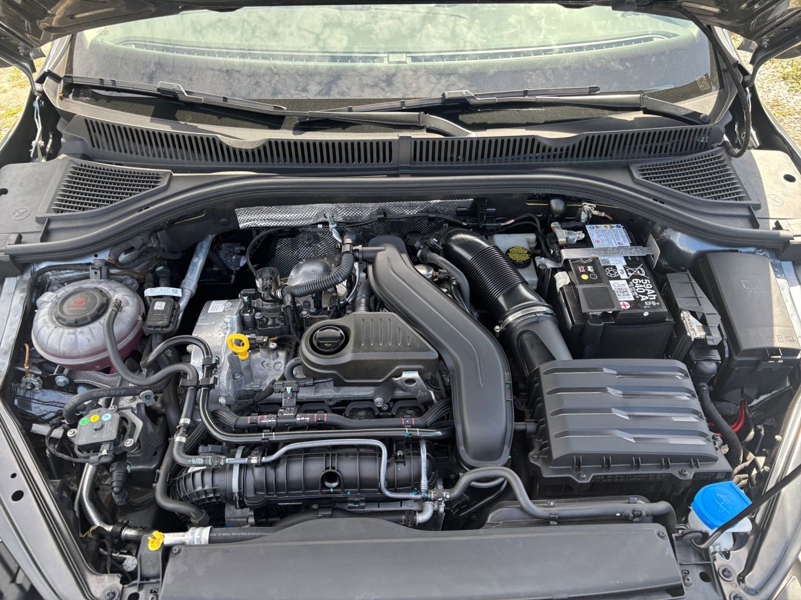 Used 2025 Volkswagen Jetta SE image 34