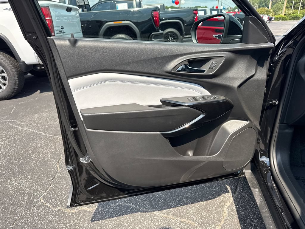 New 2026 Chevrolet Trax LT w/ Driver Confidence Package FWD image 11