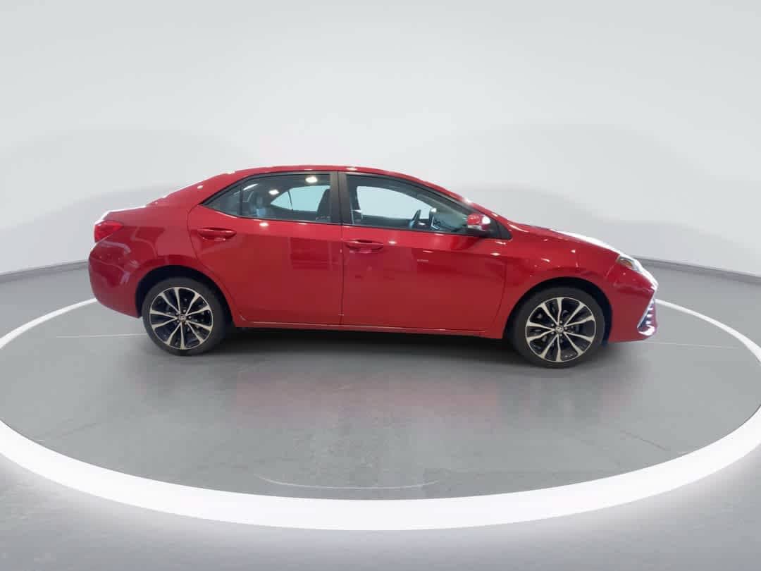 Used 2017 Toyota Corolla SE w/ SE Premium Package FWD image 9