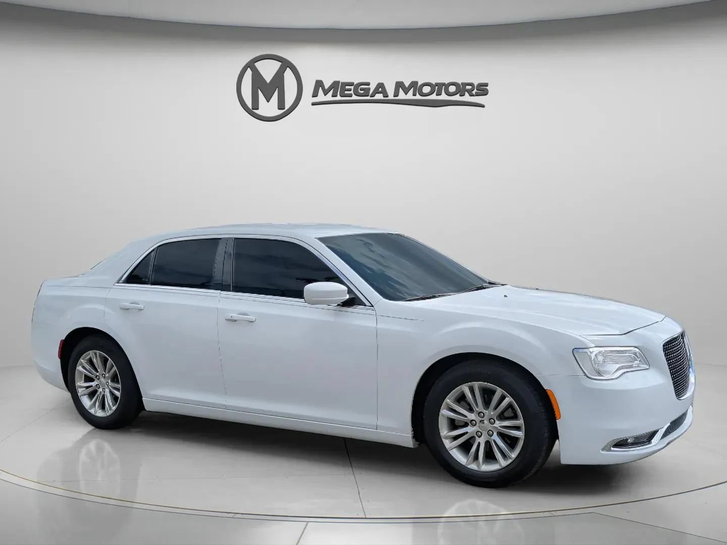 Used 2021 Chrysler 300 Touring w/ Driver Convenience Group RWD image 10