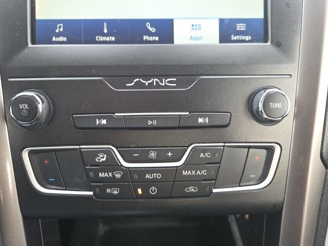 Used 2020 Ford Fusion SE image 32