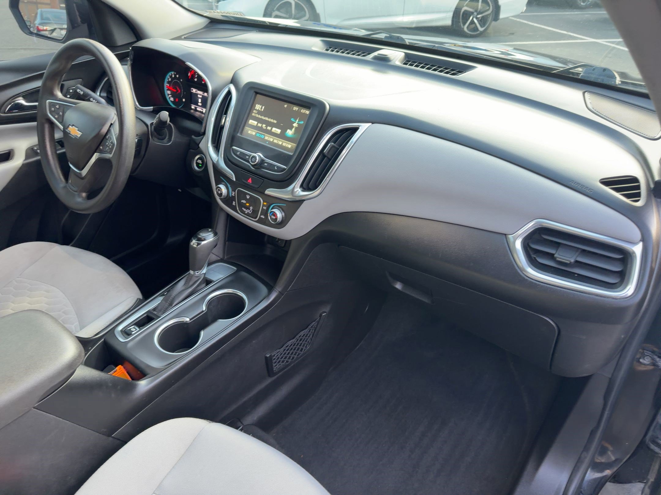 Used 2018 Chevrolet Equinox LS image 34