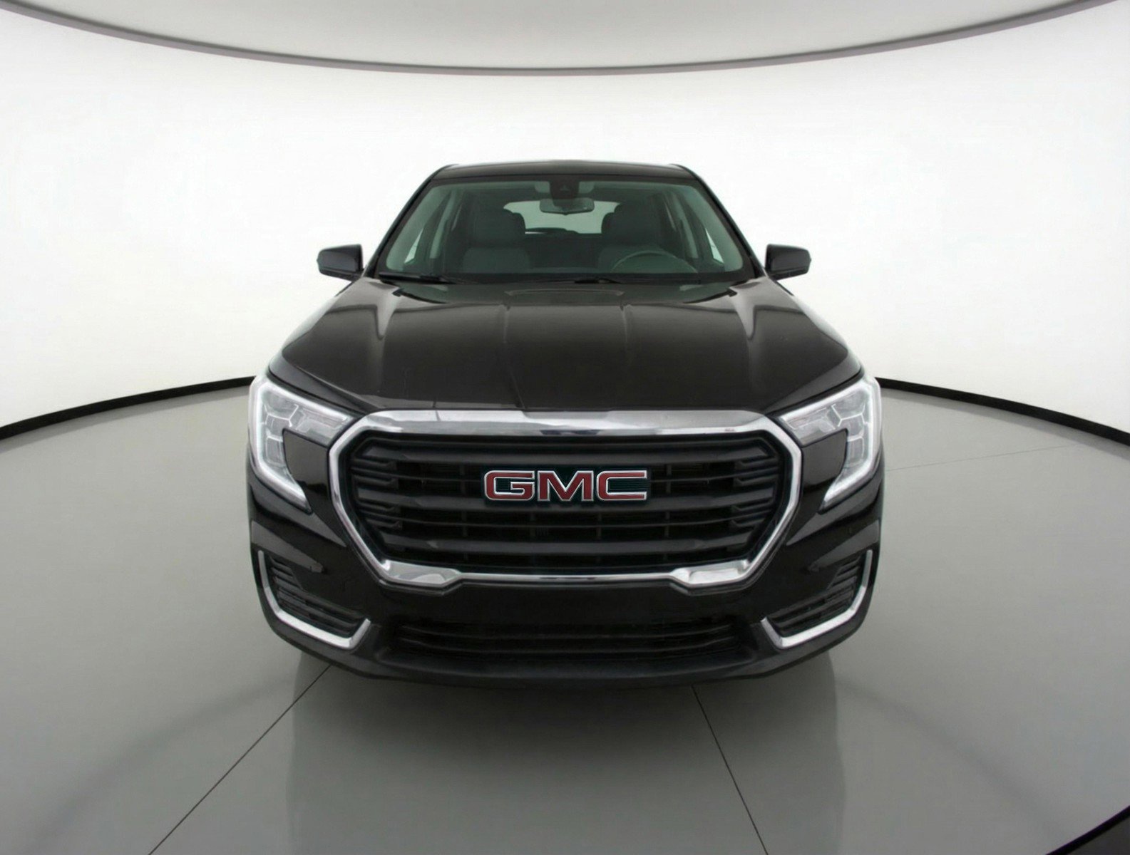 Used 2024 GMC Terrain SLE FWD image 2