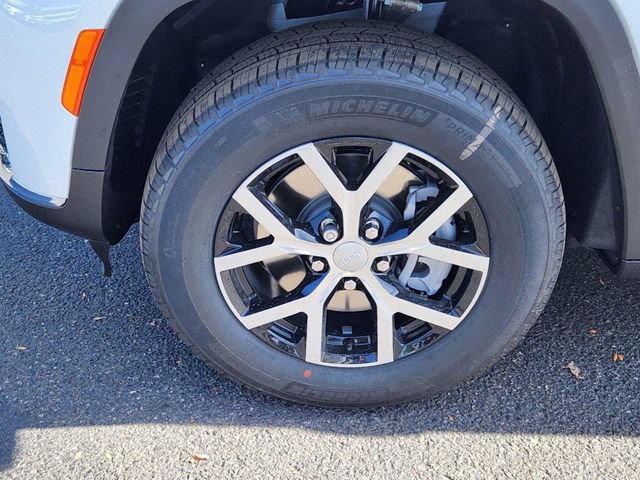 New 2025 Jeep Grand Cherokee L Limited w/ Trailer Tow Package AWD/4WD image 10
